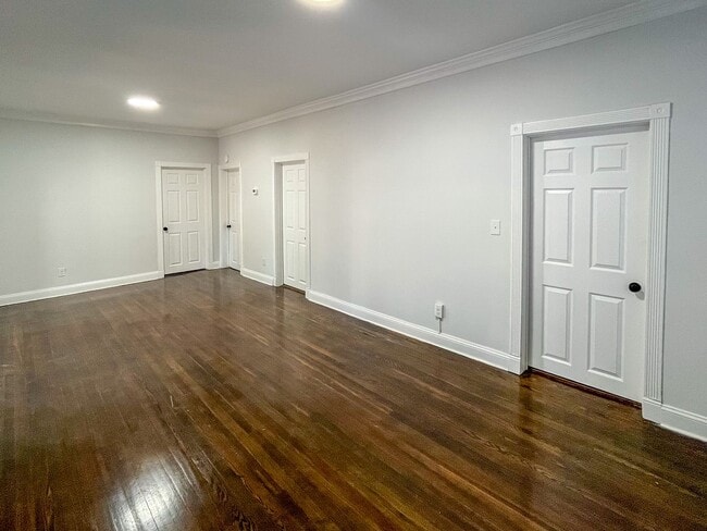 Building Photo - Beautifully Updated 3 Bed 2 Bath Haymount Home