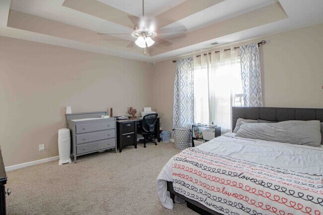 Building Photo - 1411 Freedom Dr