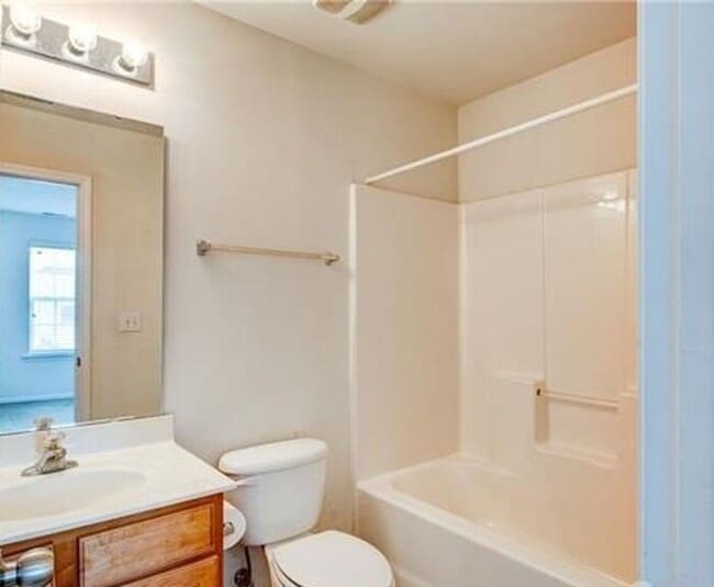 Building Photo - 3BR Townhome • In-Unit W/D • Trash Included in Fort Mill