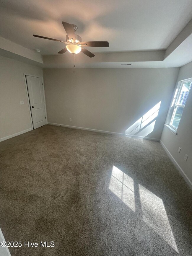 Building Photo - 618 Walnut Dr