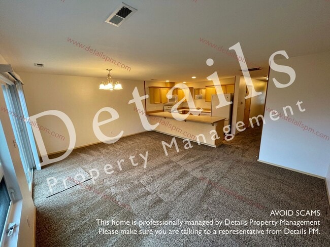 Building Photo - 3 Bedroom Townhouse in Central Kitsap!