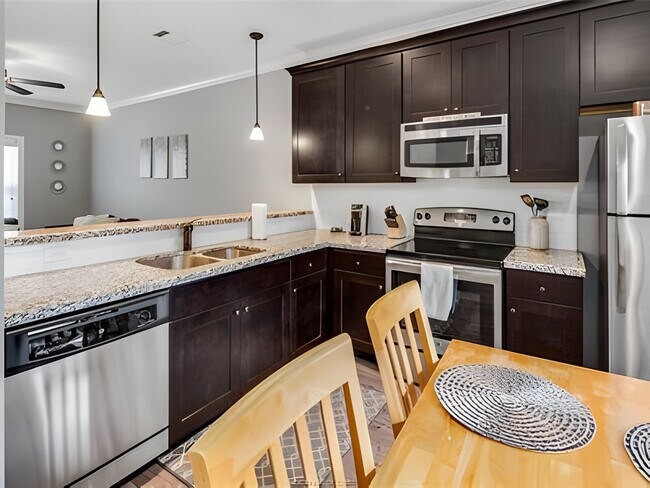 Kitchen - 301 Southwest Pky