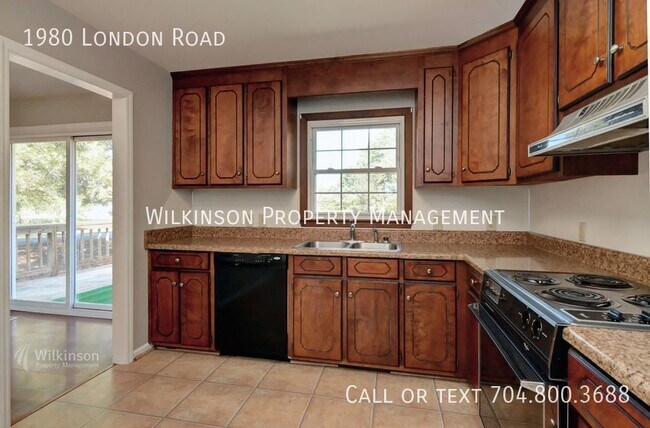 Building Photo - 3 Bedrooms, 2 Baths Ranch In Mooresville Q...