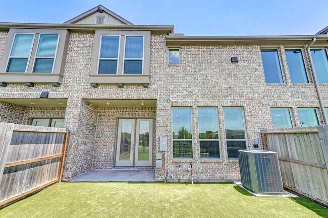 Building Photo - 6570 Scarlet Pond Ln