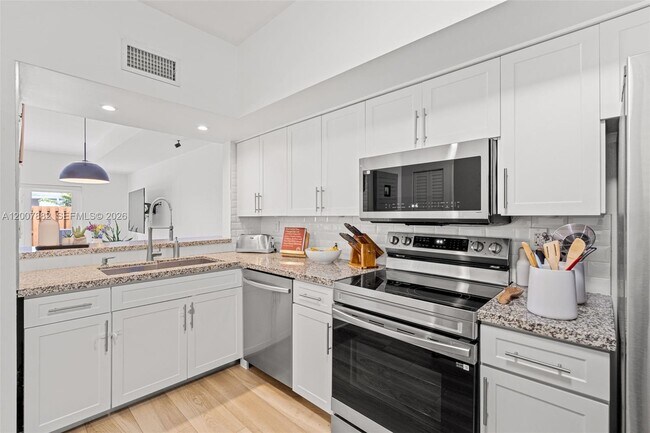 Building Photo - 11845 SW 100th St