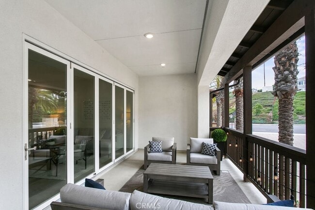 Building Photo - 3440 Doheny Way