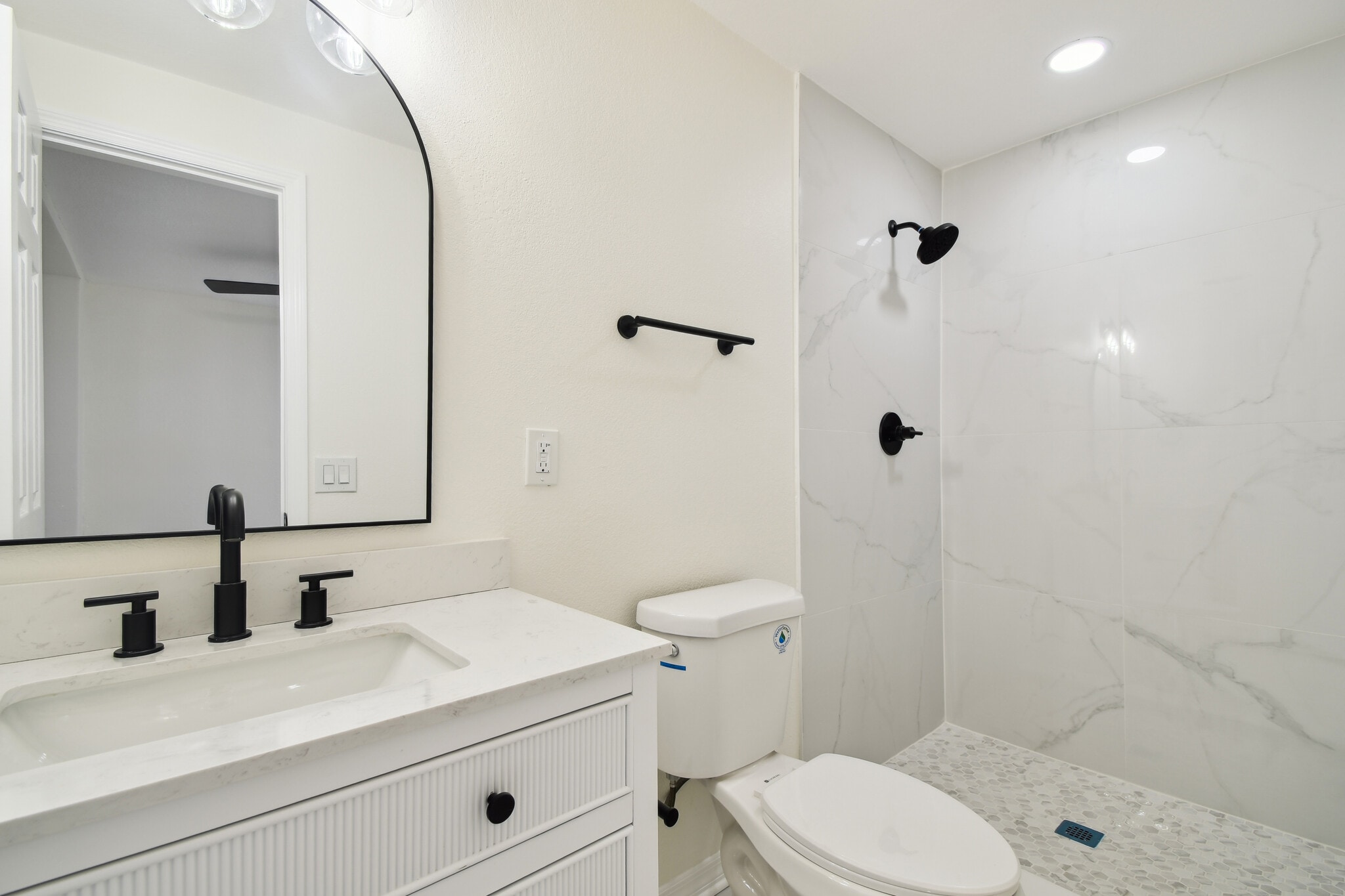 B 1/1 350 sqft - 3320 W Kathleen St