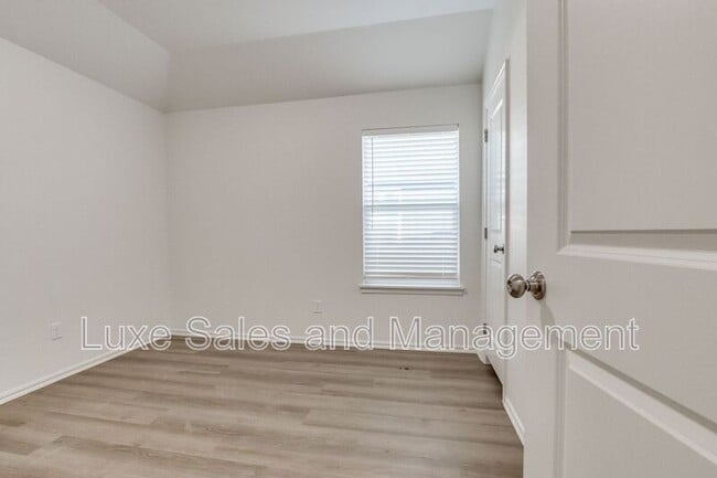 Building Photo - 11613 Mackenzie Wy