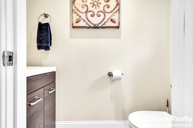 Building Photo - 10 Bradbury St