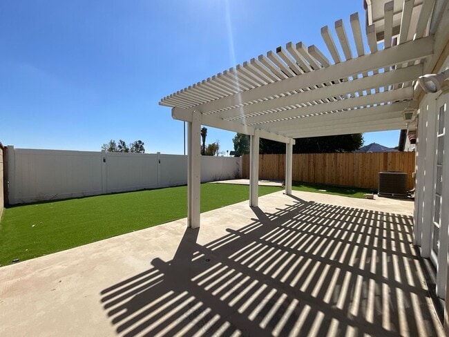 Building Photo - Single-family home 3 bedroom 2 bathroom located in the highly sought-after area of Chino Hills, CA.