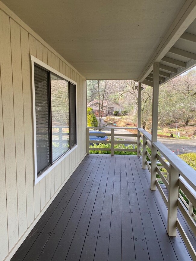 Building Photo - Adorable 3/2 on corner lot In Lake of the Pines