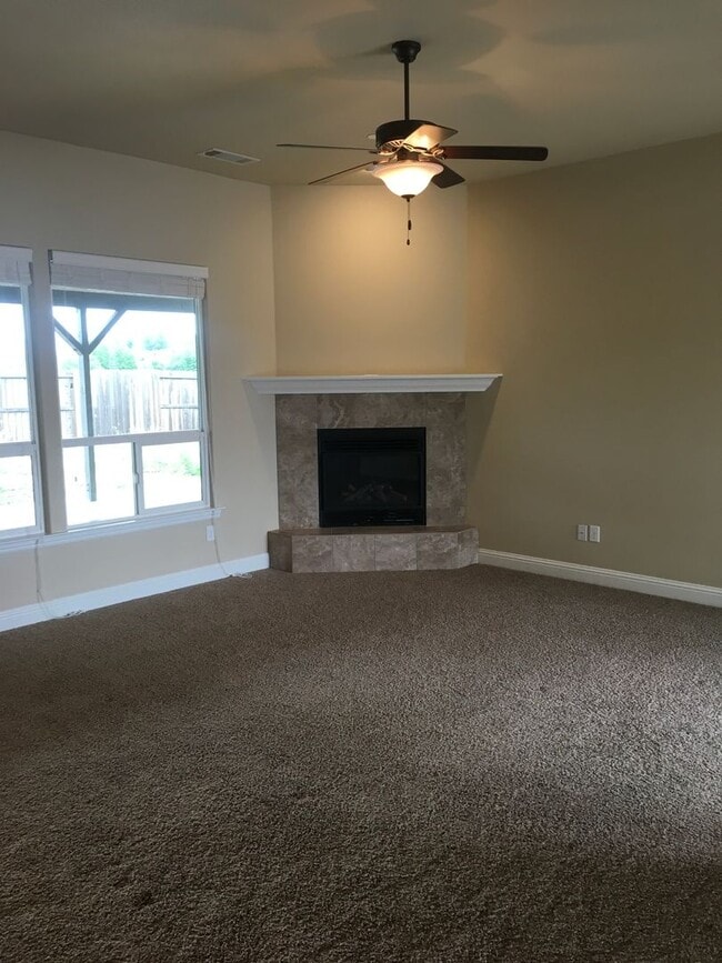 Building Photo - Beautiful Shasta Lake home with Landscapin...