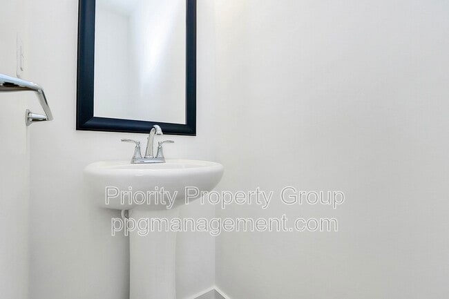 Building Photo - 222 Gilead Rd