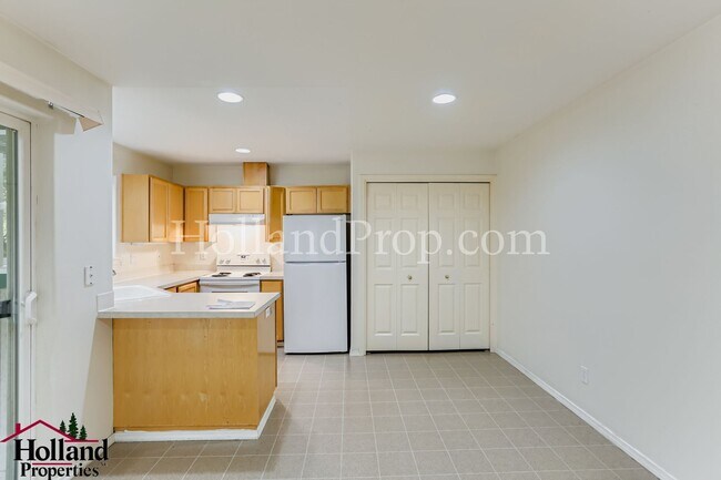 Building Photo - 3060-3062 Lazy River Dr