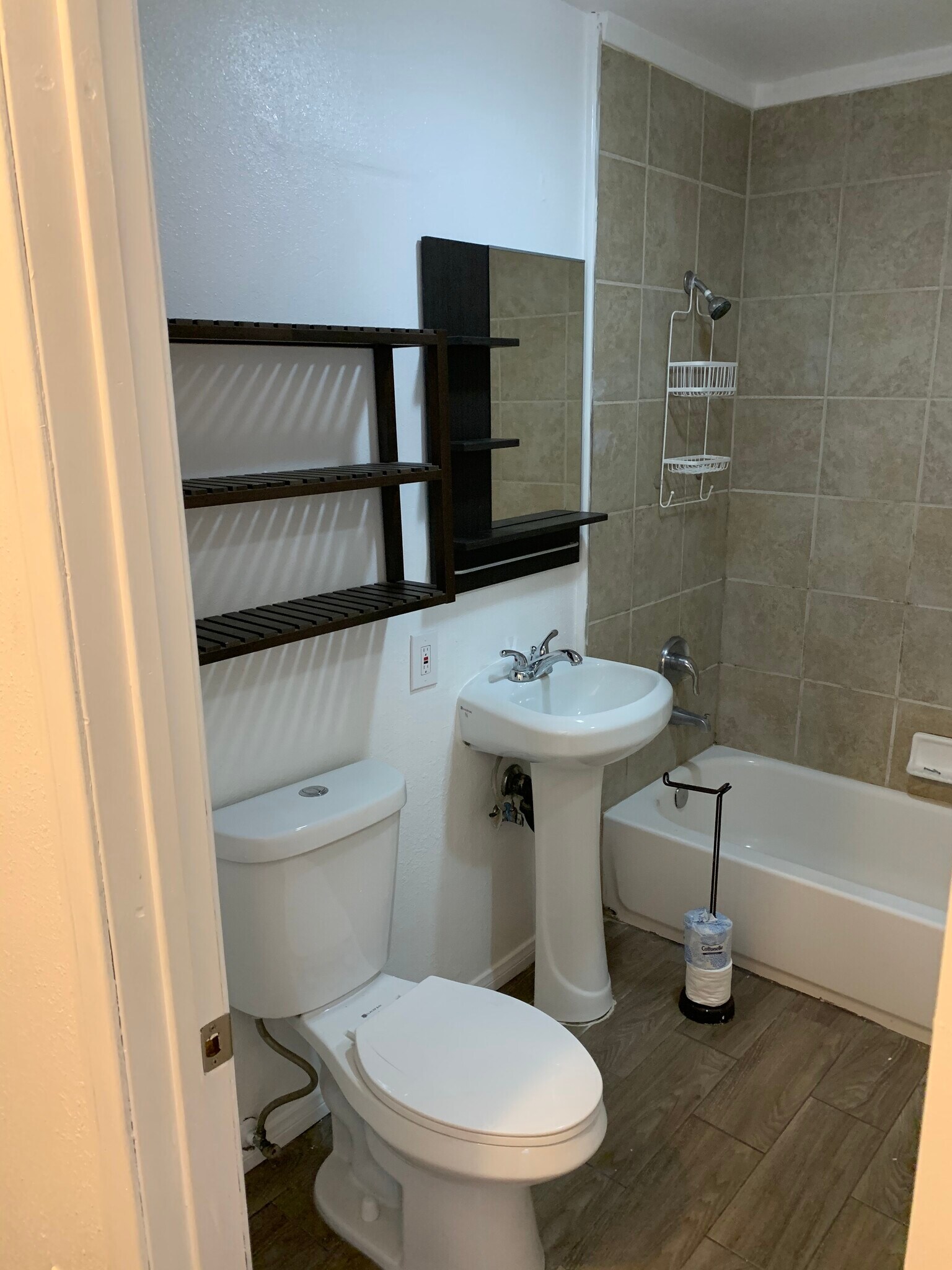 2nd Bath/Guest Bath - 526 Brooks Ave