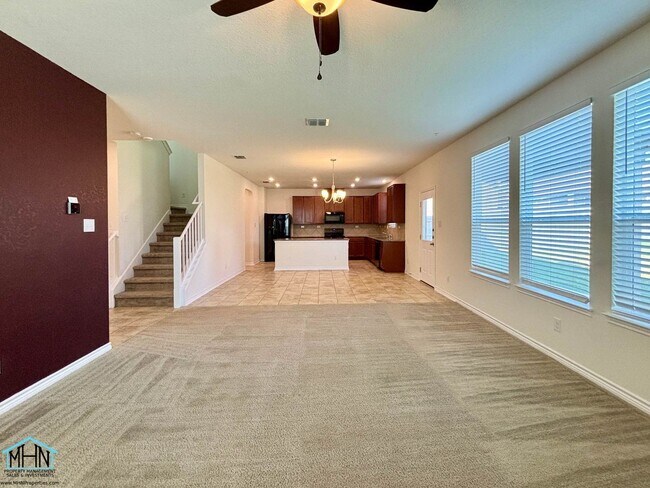Building Photo - Gorgeous 4 bedroom, 3.5 bath home, minutes...