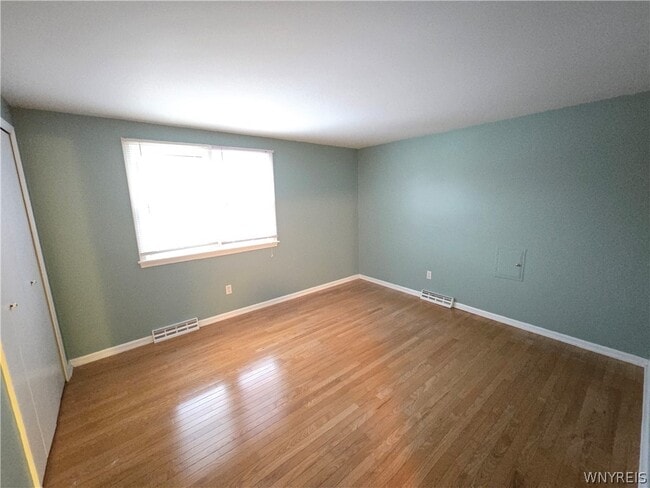 Building Photo - 161 Foxpoint W