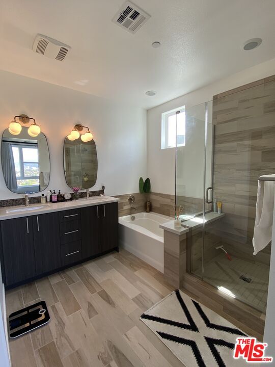 Building Photo - 2753 Waverly Dr
