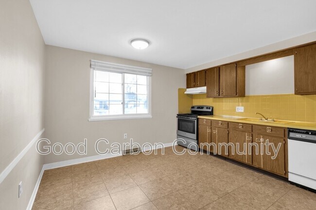Building Photo - 298 Joe McCarthy Dr