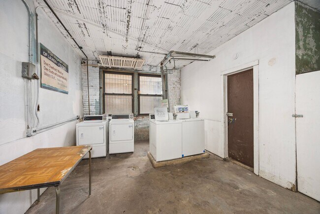Building Photo - 156 N Central Ave