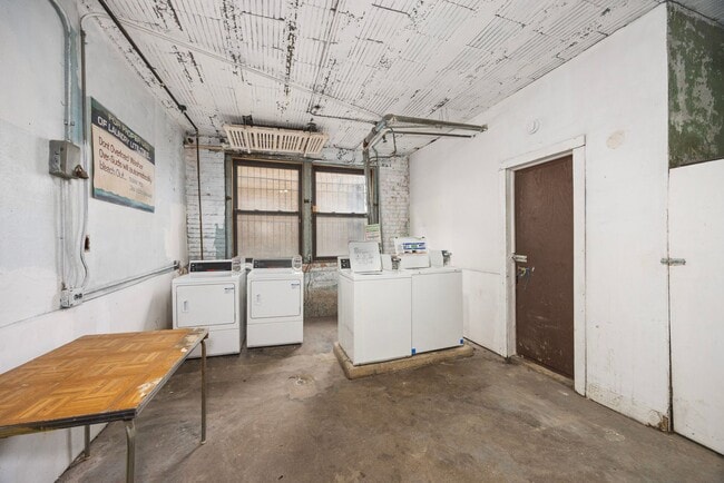 Building Photo - 158 N Central Ave