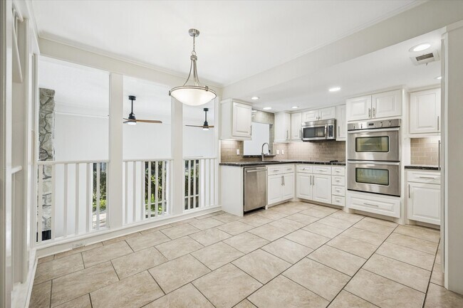 Building Photo - 4706 Post Oak Timber Dr