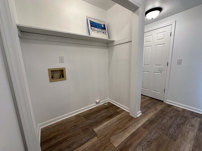 Building Photo - 4933 Lailwood Cir