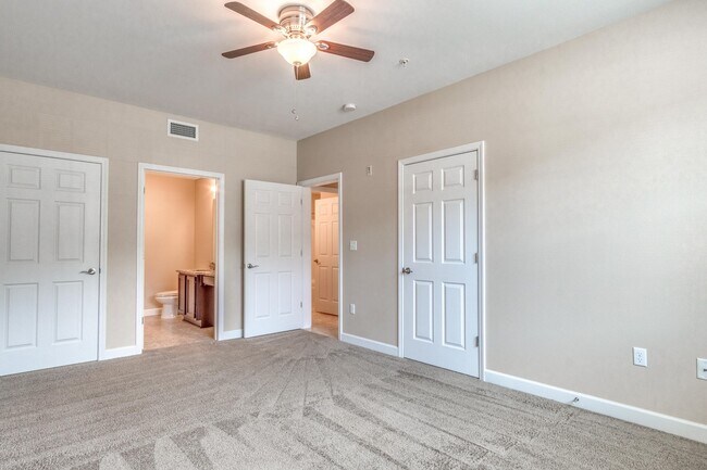 Building Photo - Luxury 2B/2B Apartment in FWB in Pristine ...