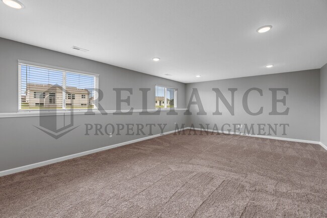 Building Photo - 1558 N Aster Cir
