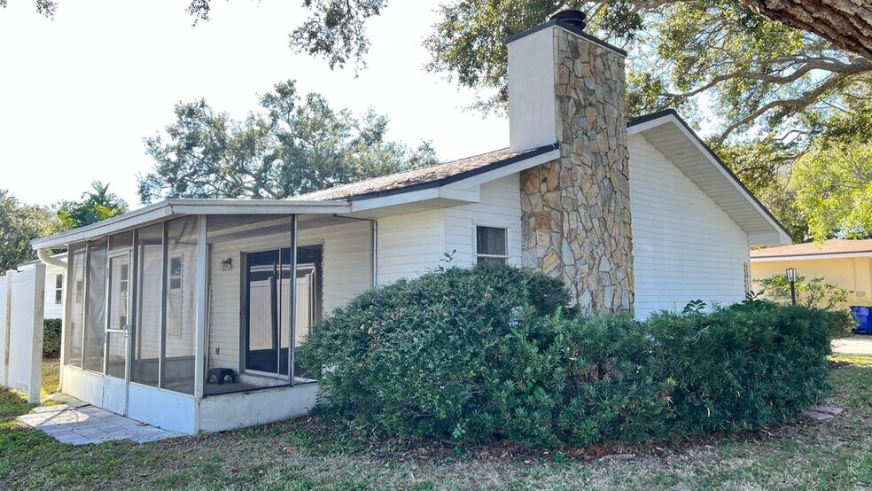 Building Photo - 10548 86th Ave N