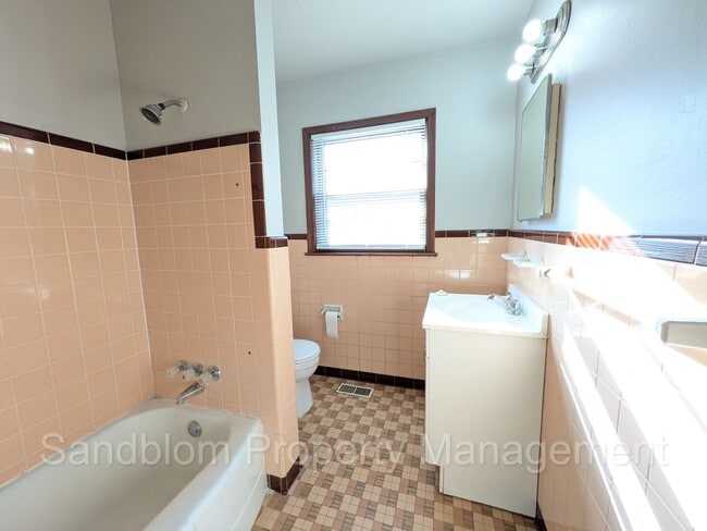 Building Photo - FOR LEASE | Tulsa | $1250 Rent