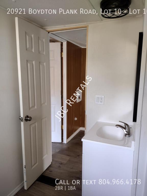 Building Photo - 20921 Boydton Plank Rd