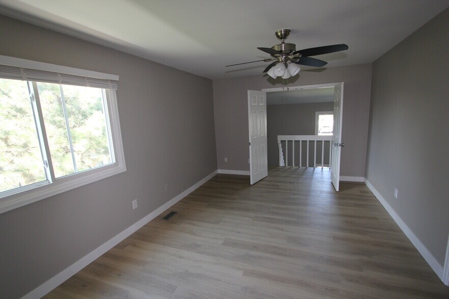 Building Photo - 1030 Magic Lamp Way