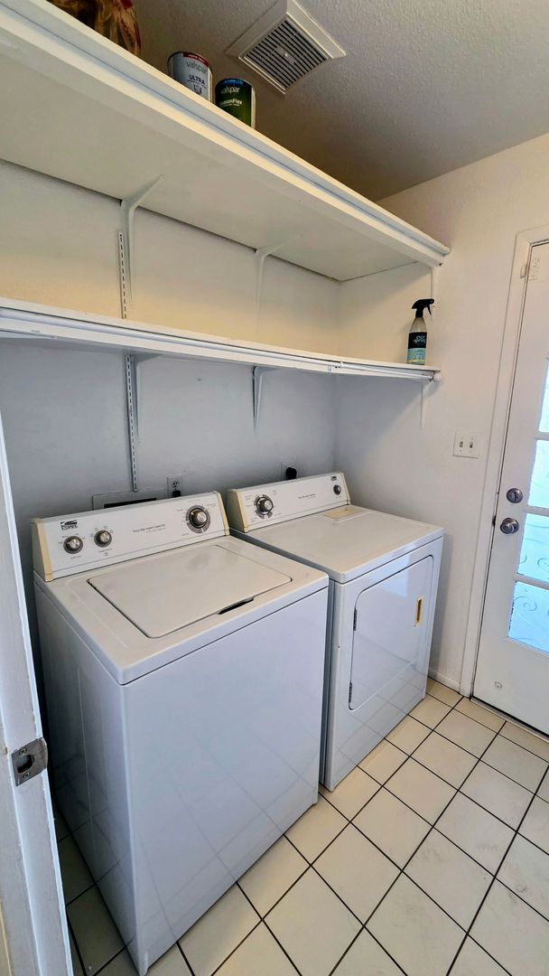 Building Photo - 2 bed, 1 bath Tempe Townhome