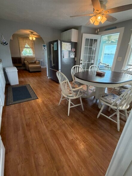 Eat in kitchen - 5 Old Orchard Ln