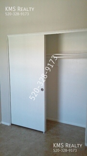 Building Photo - 5654 S Wood Crest Dr