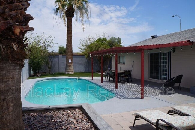 Building Photo - 1732 E Hermosa Dr