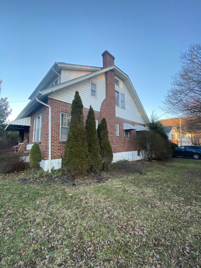 Building Photo - 1241 Augusta St