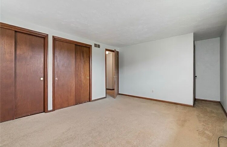 Building Photo - 301 E James St