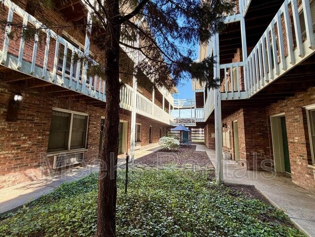 Building Photo - Greentree Apartments - Greentree Building