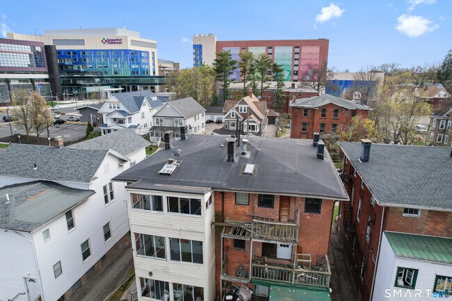 Building Photo - 24 Madison St