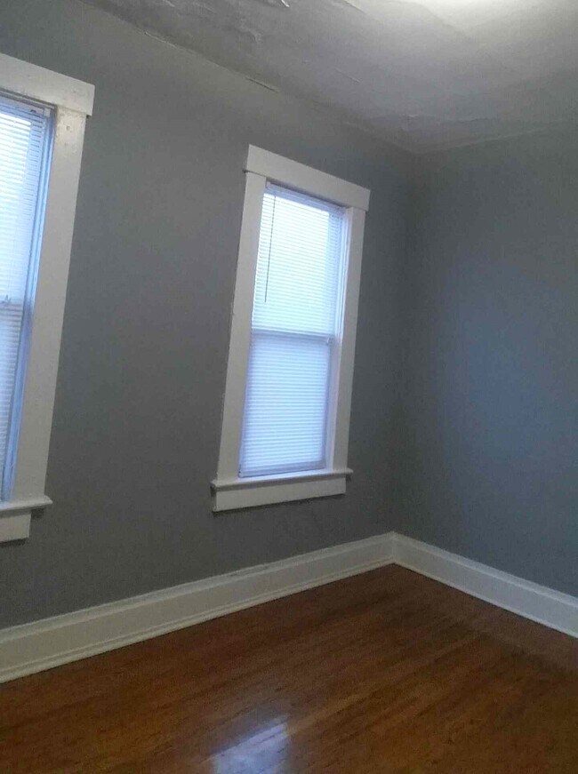 Building Photo - 116 E Hudson St