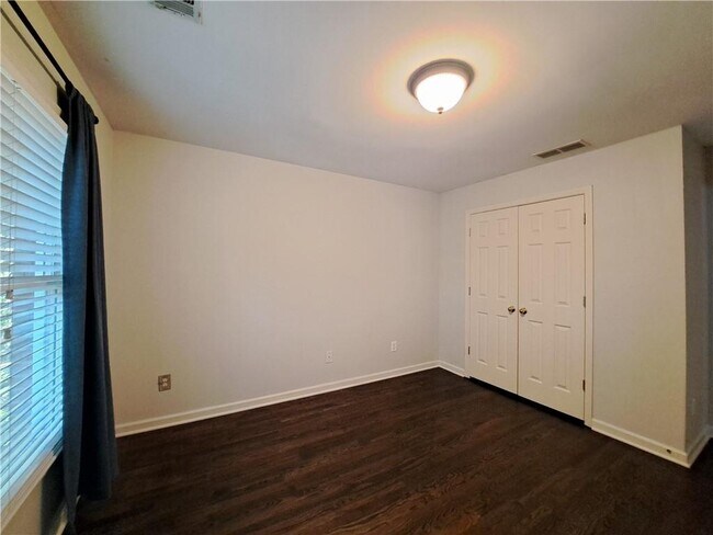 Building Photo - 2242 Lenox Walk NE