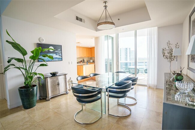 Building Photo - 15901 Collins Ave