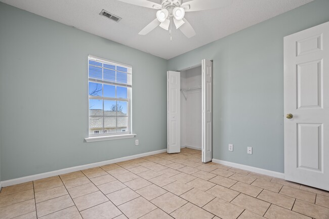 Building Photo - 527 3rd Loop Rd