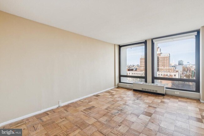 Building Photo - 200 Locust St