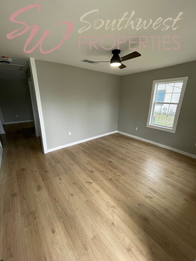 Building Photo - 981 W Oak St