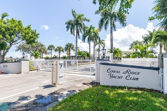 Building Photo - 2760 Yacht Club Blvd