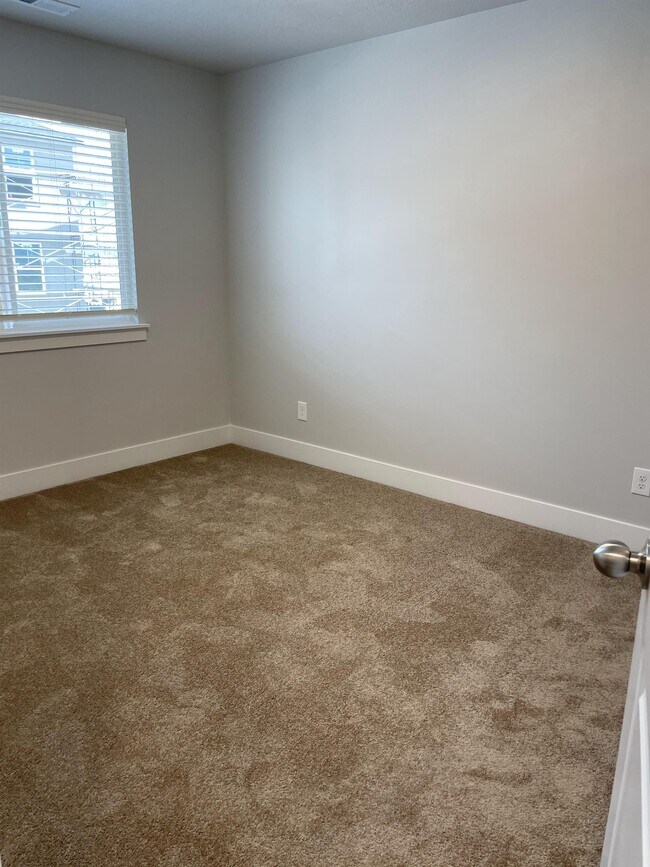 Building Photo - 3628 W Canyon Falls Dr