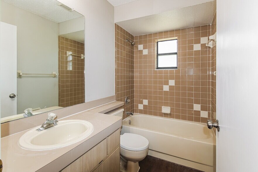Building Photo - 11479 Cavern Rd